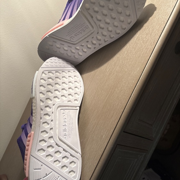 Adidas Women purple and pink shoes nwt - Picture 6 of 6